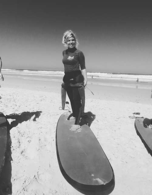 Surfergirls in Byron Bay