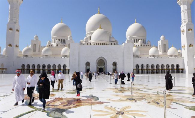 Abu Dhabi - The Sheikh Zayed Mosque