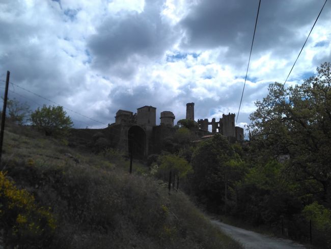 A dilapidated castle as a seminar center