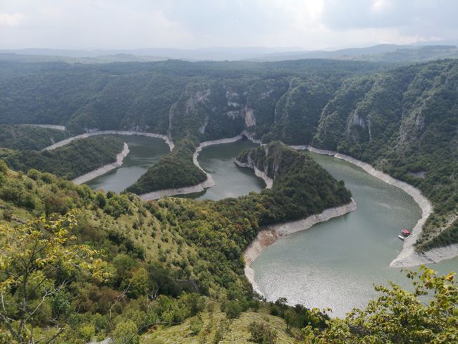 Uvac: Der Fluss schlängelt sich durch die Landschaft