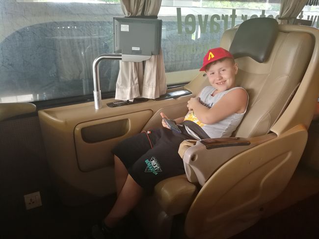 im First Class Reisebus nach Kuala Lumpur