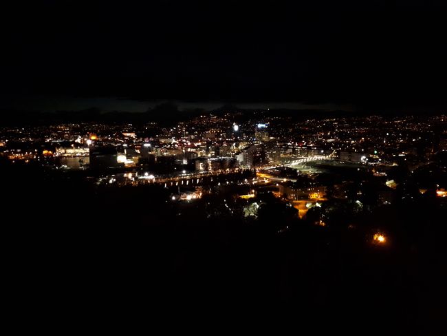 Blick auf Oslo bei Nacht