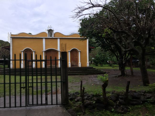 Eine Kirche auf Ometepe