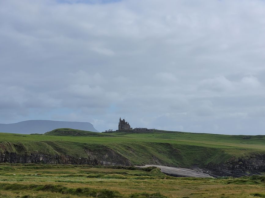 Magofu, samoni, makaburi ya megalithic, tamasha la shanty na kwenda Donegal kwenye Njia ya Atlantiki ya Pori.