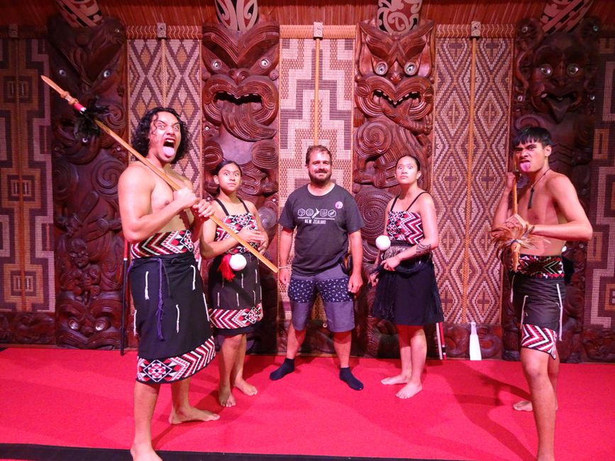 Im Maori-Versammlungshaus von Waitangi 