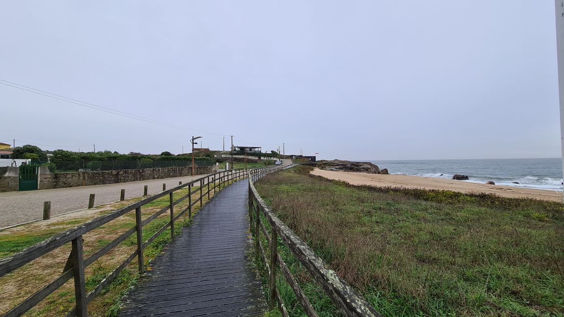 Beach walk near 'Vila Chã', with a little rain