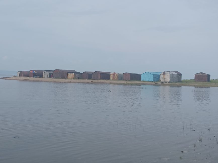 Sheet metal huts used as warehouses, etc.