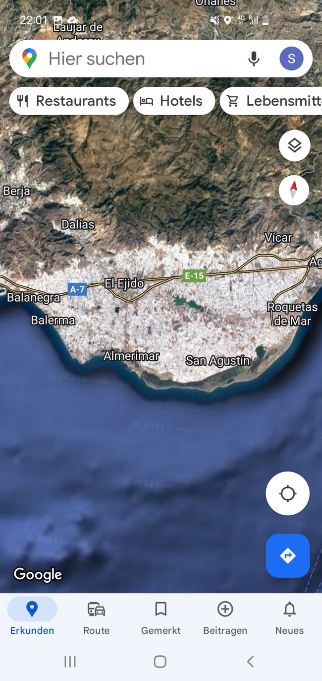 Google Maps, das weiße sind Gewächshäuser