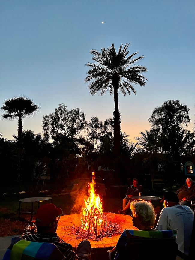 Campfire romance under the Moroccan moon. (Photo: Birgit)