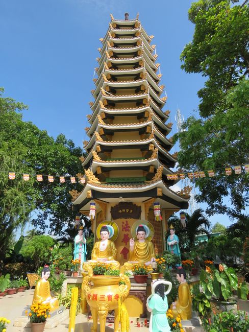 Large pagoda in Ha Tien
