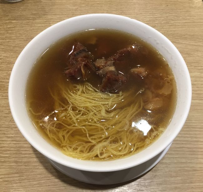 Soup with Shanghai noodles and beef brisket