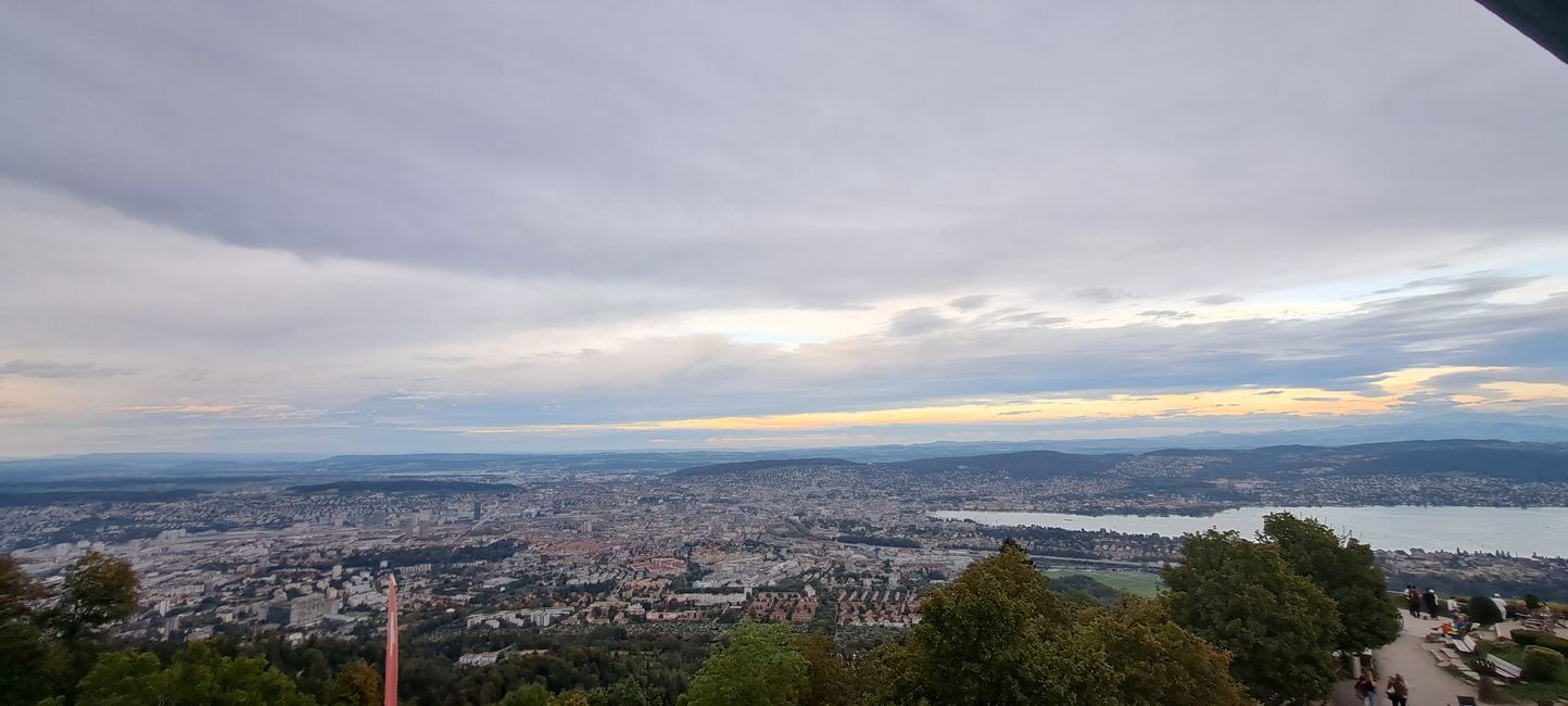 Zürich - Aussicht vom Uetliberg bei Tag 