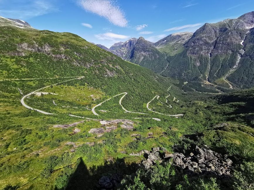 Descending serpentines to the Sognefjord
