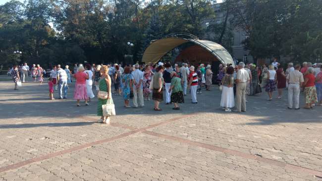Dancing in the park in Chernihiv