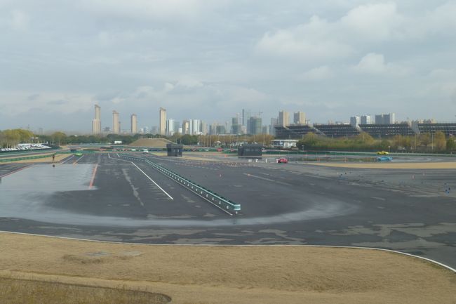 El recorrido consistió en algunas rectas, una prueba de frenos y una pequeña área de drifting.