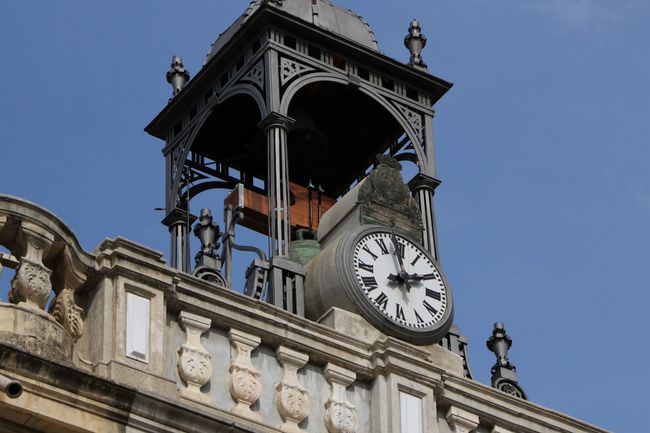 Die Uhr des Rathauses