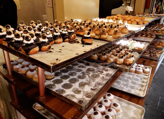 These donuts are currently being sold in many places in Jerusalem - apparently they are particularly served during the Hanukkah festival