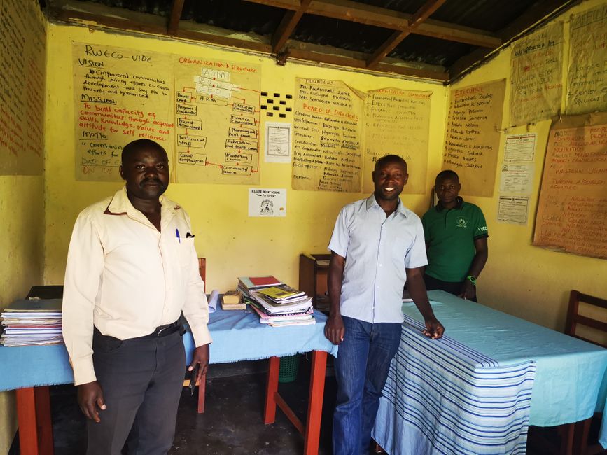 Dag 3, 22 april 2021: Kyanjuki och Kilembe i Kasese-distriktet - besöker Divine Mercy Primary School och YVCO Bulembia Child Development Center