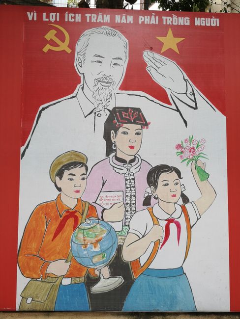 Sozialistische Plakate findet man überall in der Stadt