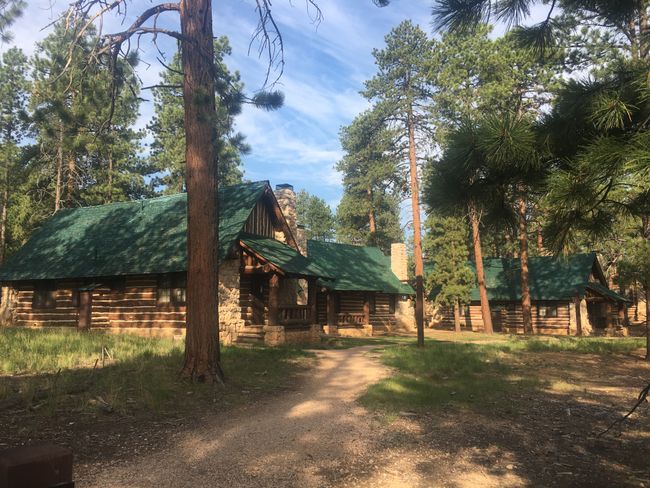 Bryce Lodge where we selpt