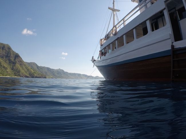 Boat tour from Flores to Lombok