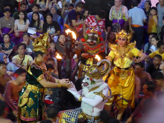Uluwatu - Dance and Mischievous Monkeys in the Temple (Bali Part 10)