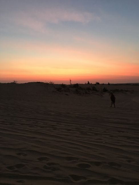 Sonnenaufgang über den Weißen Sanddünen Mui Ne