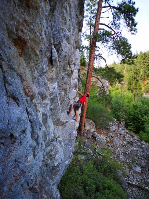 Skaha bluffs climbing in gneiss, cool Mediterranean sport climbing area.