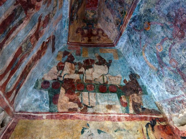 In another chamber, you can see women piercing their tongues. Such blood sacrifices were obligatory for members of the ruling family. By the way, the men also pierced the skin of their penises.