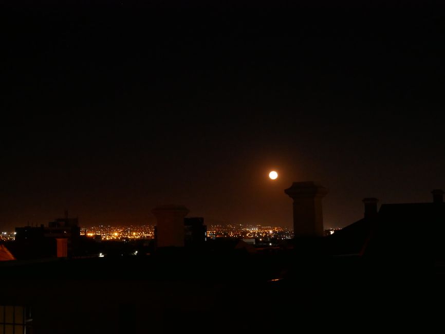Full moon in Cape Town