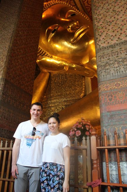 Wat Pho: Wir vor der riesigen, liegenden Buddha