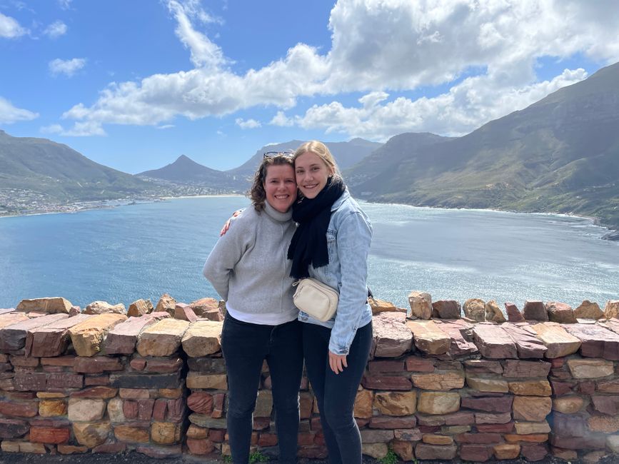 Heute Vormittag hat sich Sonja für uns Zeit genommen und ist mit uns 3h lang mit dem Auto durch Cape Town, Hout bay und die umliegenden Berge & Strände gefahren. 