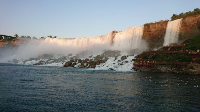 Boat tour to Niagara Falls