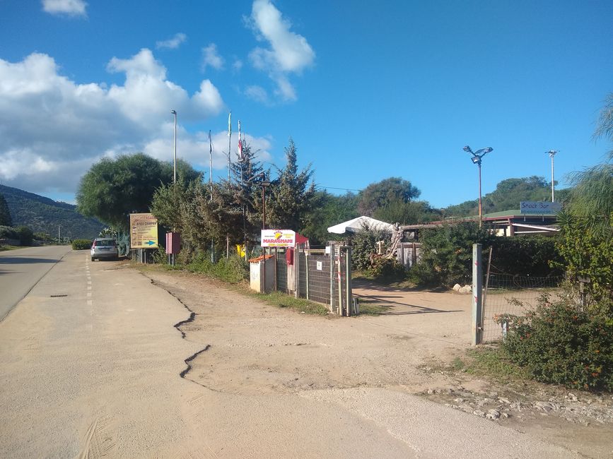 ... como ya se vivió en 1991 en Australia, allí el camping/pub se llamaba solo 'Daly Waters'....