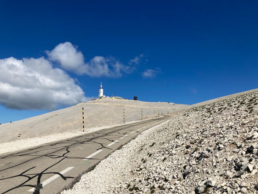 Status at 12pm: the round on Mont Ventoux is completed
