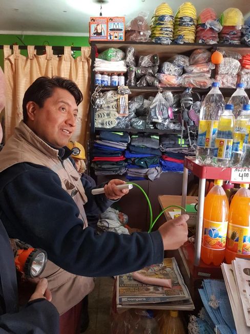 demonstration of dynamite use at the Mercado de Mineros