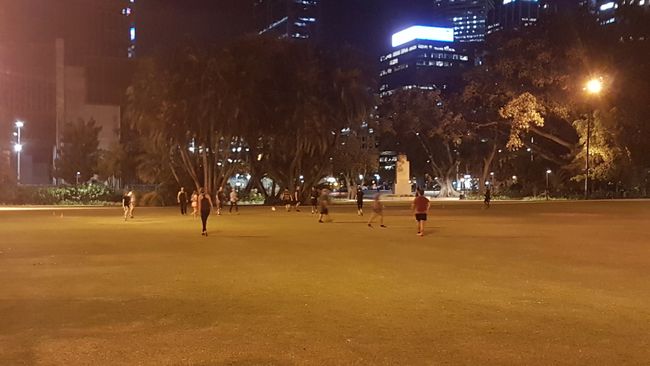 18th April 2019: Ultimate frisbee in the city.