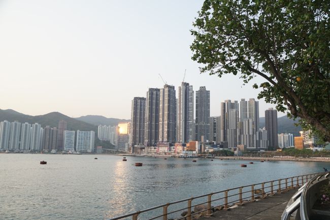 Hongkong - Wolkenkratzer, Riesenrad und Sushi