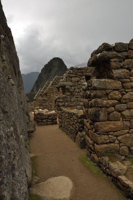 Die Dächer bilden den Wayna Picchu nach, eine wundervolle Widmung