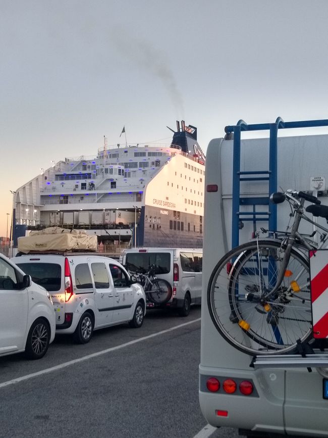 In Livorno angekommen... Überfahrt nach Sardinien...