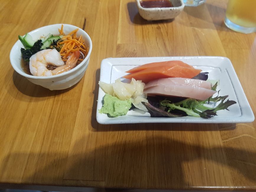 Zweiter Gang: Thunfisch und Lachs mit Salat