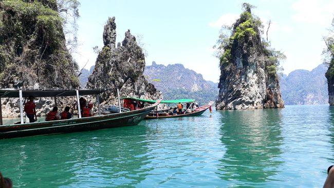 Many other tourist boats