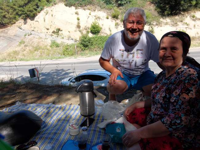 Cembalo and Emine, who invited us for çai