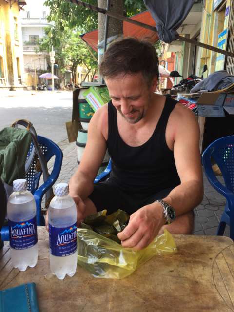 lunch break in Hai Phong at the port - maybe we better not think about what to eat here / just HUNGER 