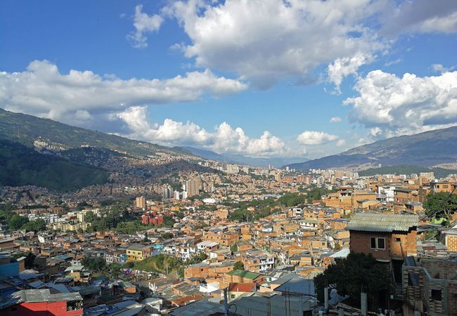 In Medellín schmeissen nicht Venezolaner, sondern Drogenbosse ihr Geld umher.