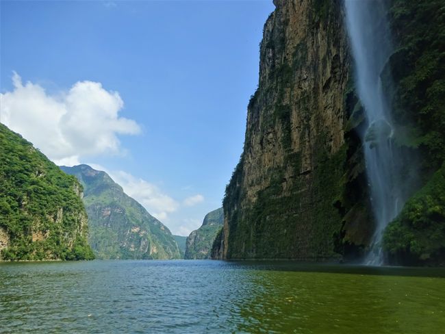 Ein gigantischer Wasserfall im Cañon del Sumidero