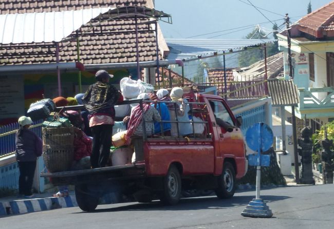 Typischer Anblick auf den Straßen Indonesiens