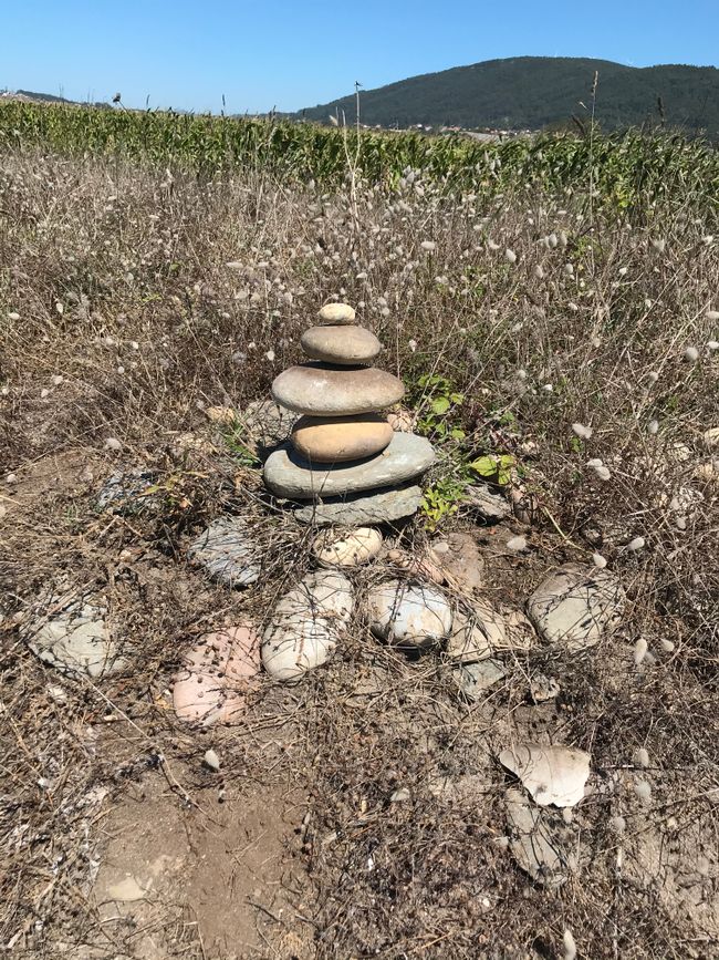 Piccolo monumento creato da me a margine del sentiero