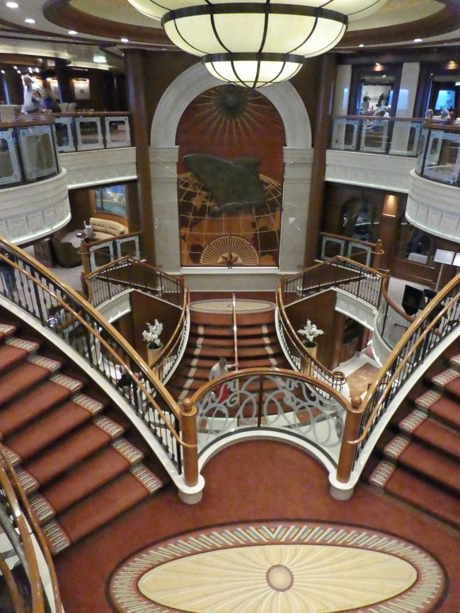 Staircase with shopping arcade