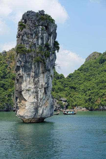 No wonder so many people want to visit the limestone islands of Halong Bay every year